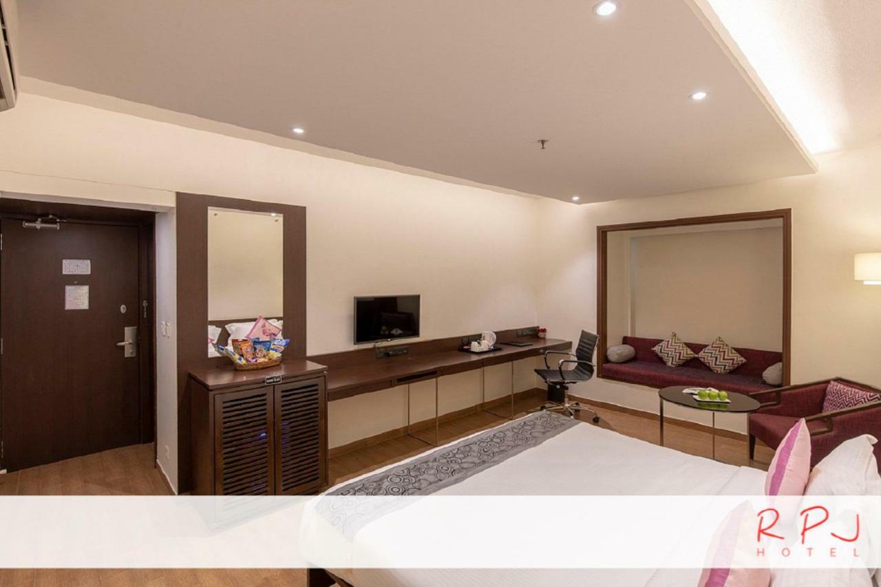 Rpj Hotel Rajkot Exterior foto