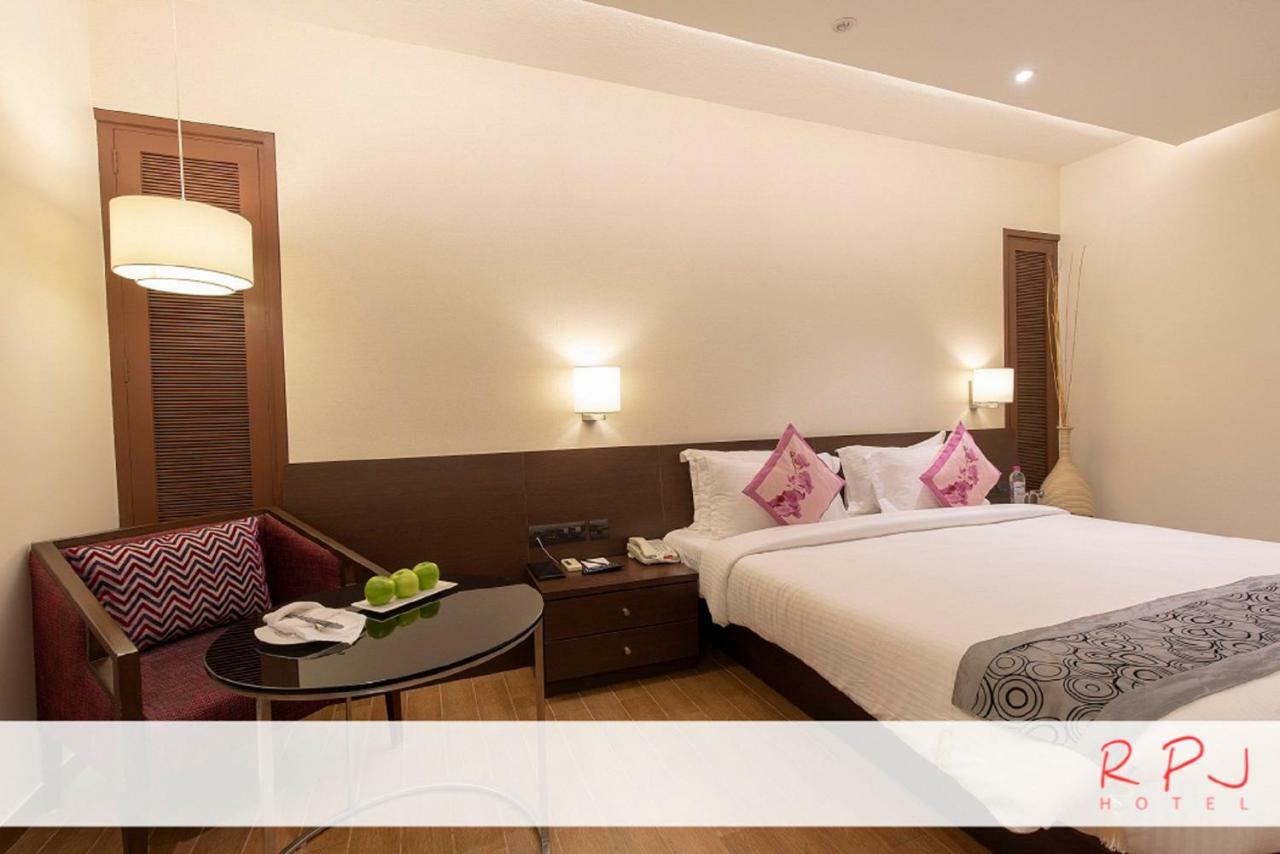 Rpj Hotel Rajkot Exterior foto