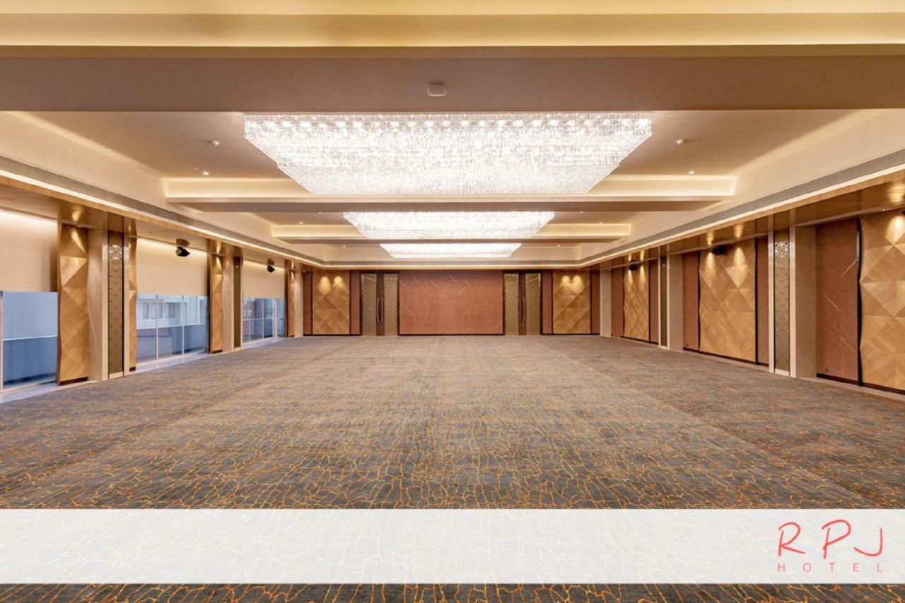 Rpj Hotel Rajkot Exterior foto
