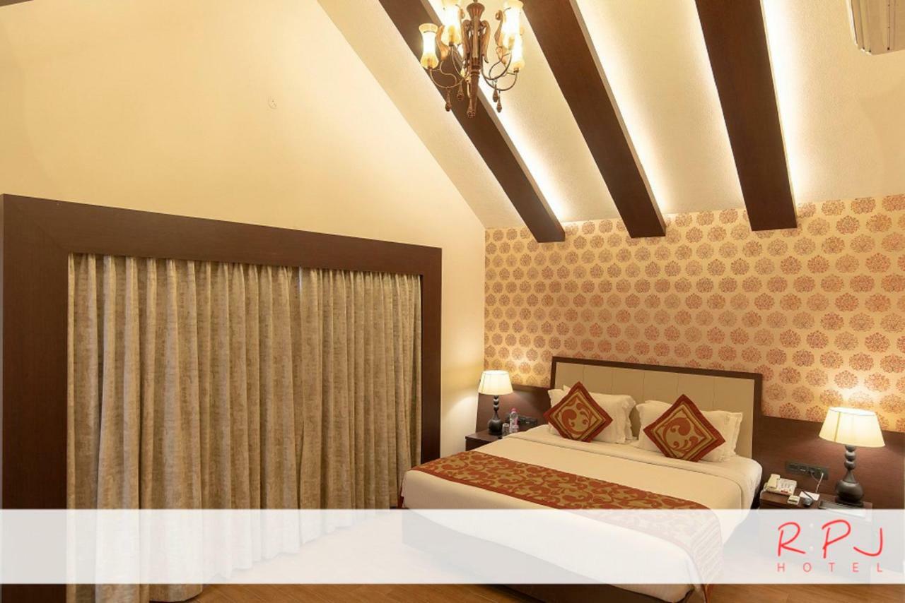 Rpj Hotel Rajkot Exterior foto